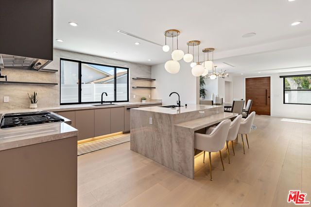 13013 Killion Street, Sherman Oaks, CA 91401