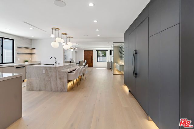 13013 Killion Street, Sherman Oaks, CA 91401