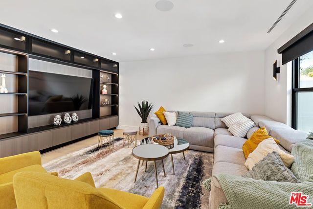 13013 Killion Street, Sherman Oaks, CA 91401