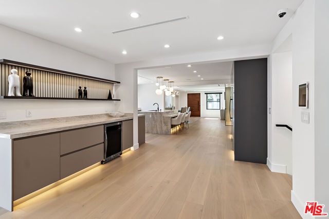 13013 Killion Street, Sherman Oaks, CA 91401