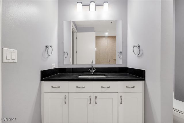 4575 DEAN MARTIN Drive 304, Las Vegas, NV 89103