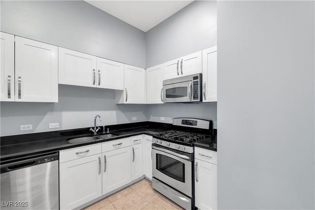 4575 DEAN MARTIN Drive 304, Las Vegas, NV 89103