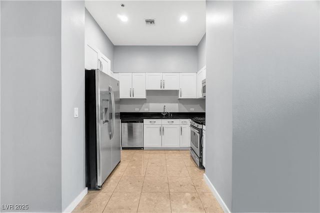 4575 DEAN MARTIN Drive 304, Las Vegas, NV 89103