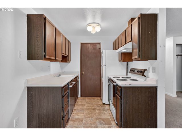 19109 Se YAMHILL St, Portland, OR 97233