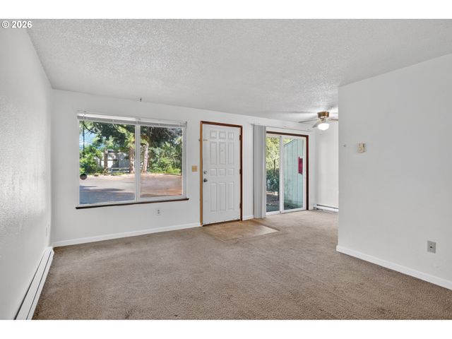 19109 Se YAMHILL St, Portland, OR 97233