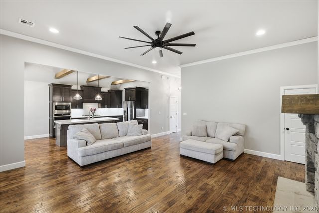 814 E Delmar Place, Broken Arrow, OK 74012