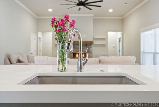 814 E Delmar Place, Broken Arrow, OK 74012