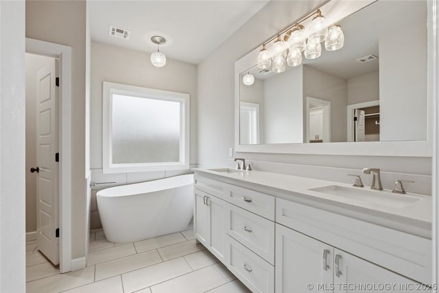 814 E Delmar Place, Broken Arrow, OK 74012