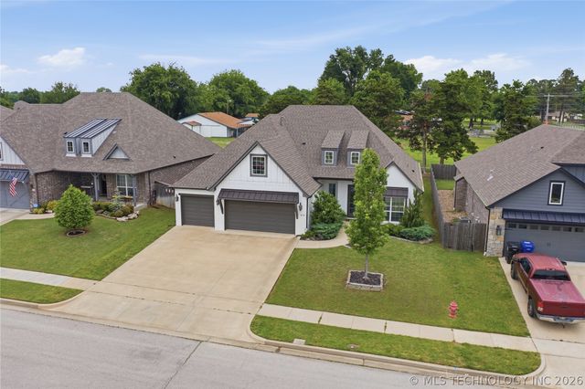 814 E Delmar Place, Broken Arrow, OK 74012