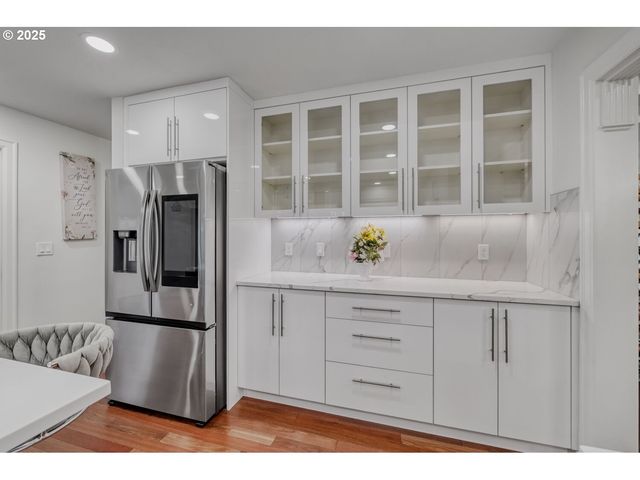 9818 Se CLATSOP St, Portland, OR 97266