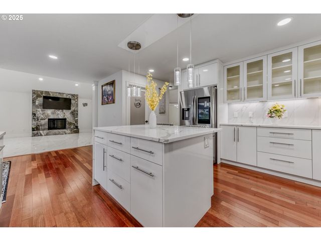 9818 Se CLATSOP St, Portland, OR 97266