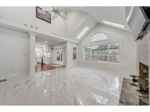 9818 Se CLATSOP St, Portland, OR 97266