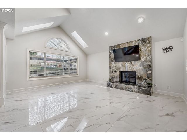 9818 Se CLATSOP St, Portland, OR 97266