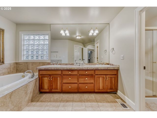 9818 Se CLATSOP St, Portland, OR 97266