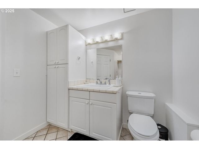 9818 Se CLATSOP St, Portland, OR 97266