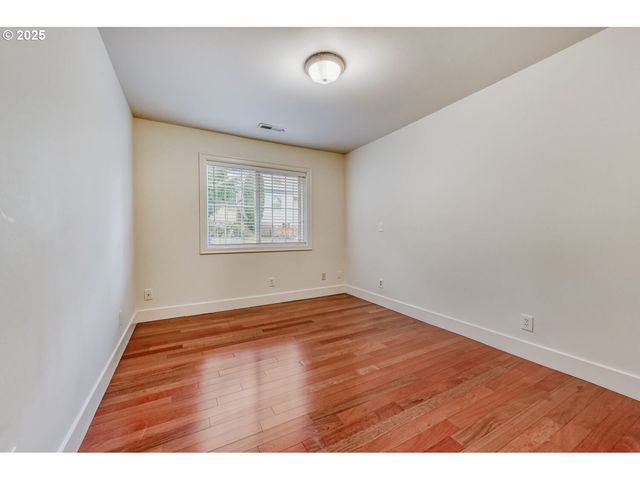 9818 Se CLATSOP St, Portland, OR 97266