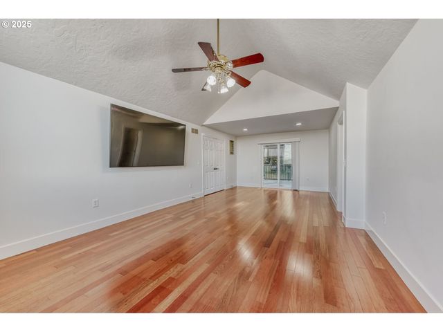 9818 Se CLATSOP St, Portland, OR 97266