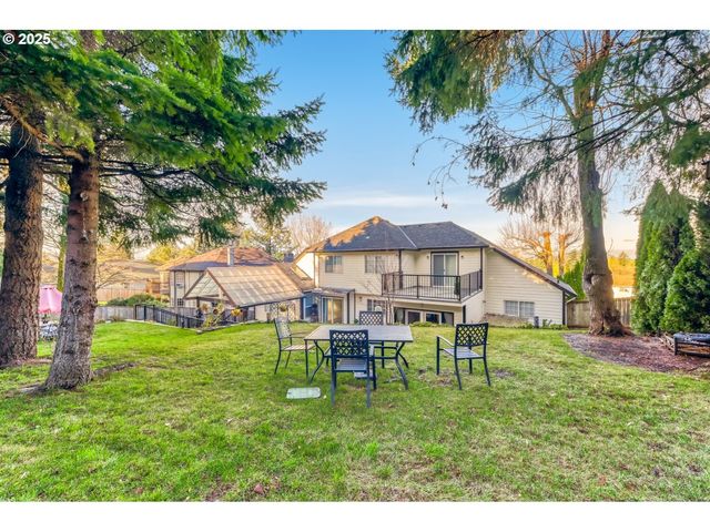 9818 Se CLATSOP St, Portland, OR 97266