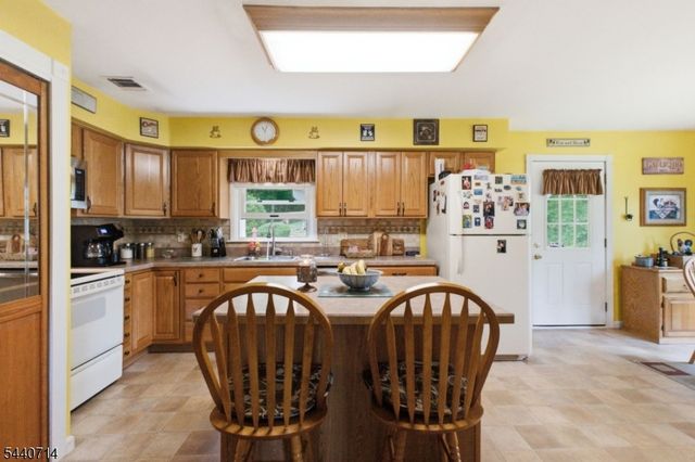 83 Layton Rd, Wantage Twp., NJ 07461
