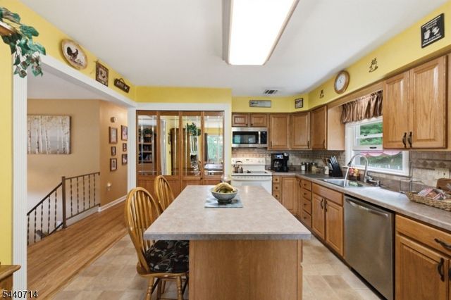 83 Layton Rd, Wantage Twp., NJ 07461