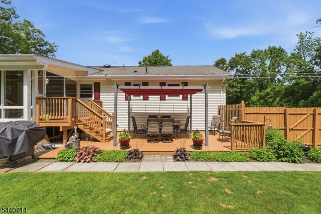 83 Layton Rd, Wantage Twp., NJ 07461