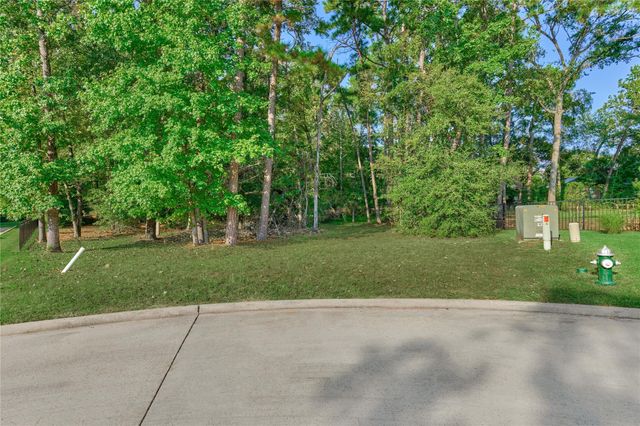 11 Westlyn Court, Montgomery, TX 77356