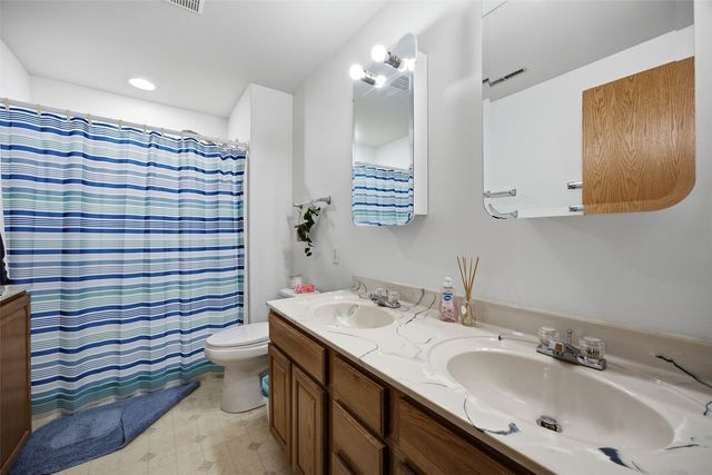 1422 Crossings Court NE, Cedar Rapids, IA 52402