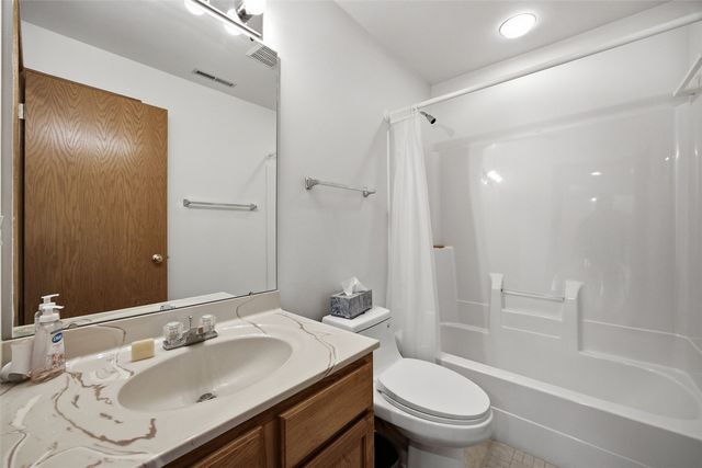 1422 Crossings Court NE, Cedar Rapids, IA 52402
