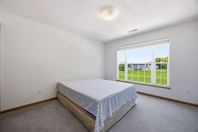 1422 Crossings Court NE, Cedar Rapids, IA 52402