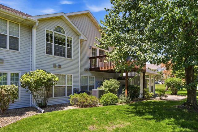 1422 Crossings Court NE, Cedar Rapids, IA 52402