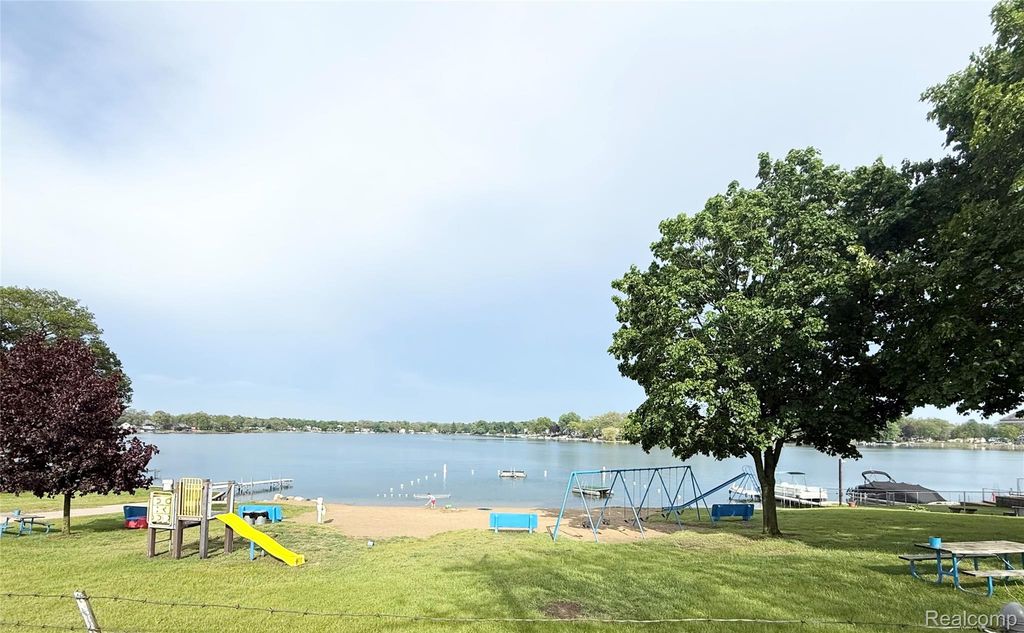 7226 Garvin, Waterford Charter Township, MI 48329