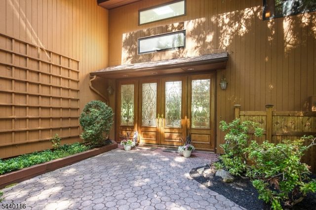 5 Thads Hill Rd, Bethlehem Twp., NJ 08827