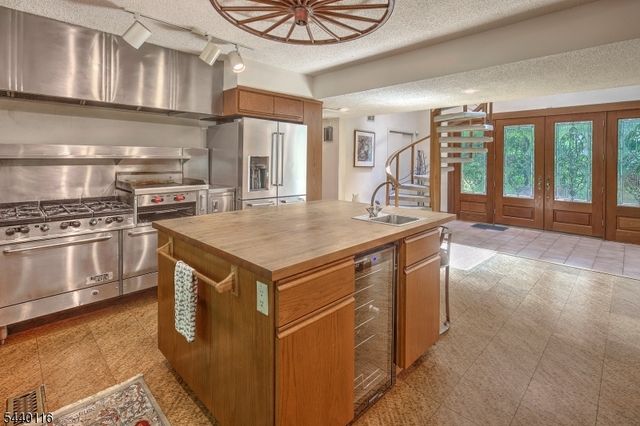 5 Thads Hill Rd, Bethlehem Twp., NJ 08827