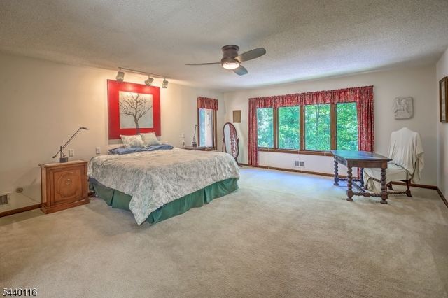 5 Thads Hill Rd, Bethlehem Twp., NJ 08827