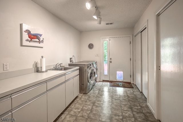 5 Thads Hill Rd, Bethlehem Twp., NJ 08827