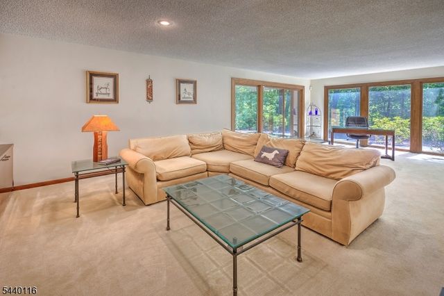 5 Thads Hill Rd, Bethlehem Twp., NJ 08827