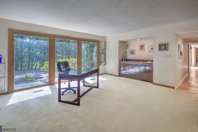 5 Thads Hill Rd, Bethlehem Twp., NJ 08827