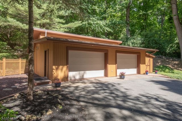5 Thads Hill Rd, Bethlehem Twp., NJ 08827