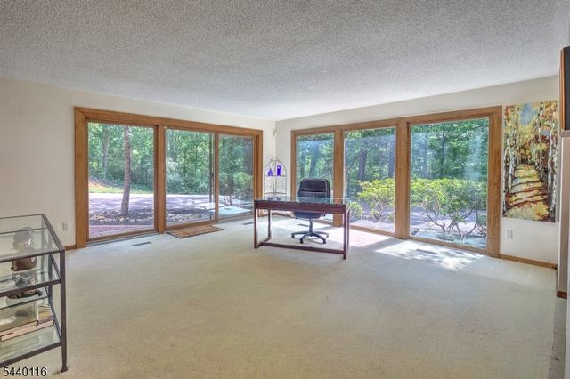 5 Thads Hill Rd, Bethlehem Twp., NJ 08827