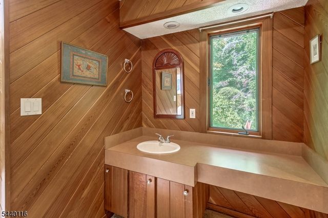 5 Thads Hill Rd, Bethlehem Twp., NJ 08827