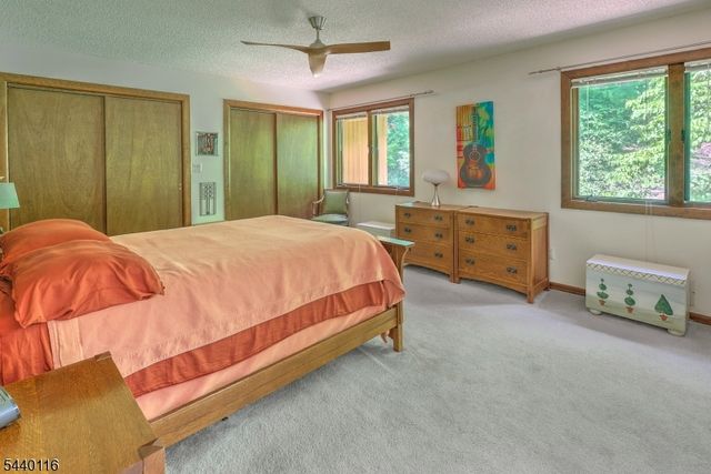 5 Thads Hill Rd, Bethlehem Twp., NJ 08827