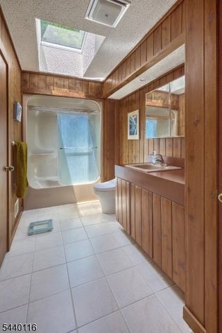 5 Thads Hill Rd, Bethlehem Twp., NJ 08827