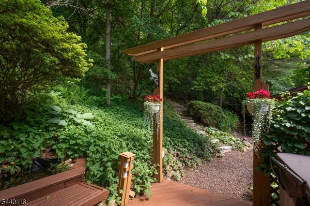 5 Thads Hill Rd, Bethlehem Twp., NJ 08827