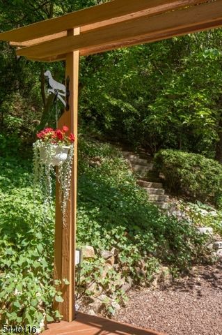 5 Thads Hill Rd, Bethlehem Twp., NJ 08827