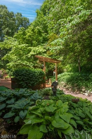 5 Thads Hill Rd, Bethlehem Twp., NJ 08827