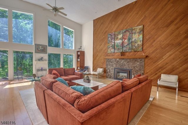 5 Thads Hill Rd, Bethlehem Twp., NJ 08827