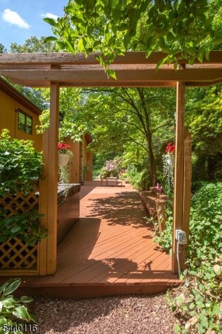 5 Thads Hill Rd, Bethlehem Twp., NJ 08827