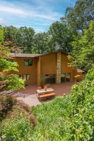 5 Thads Hill Rd, Bethlehem Twp., NJ 08827