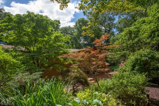 5 Thads Hill Rd, Bethlehem Twp., NJ 08827