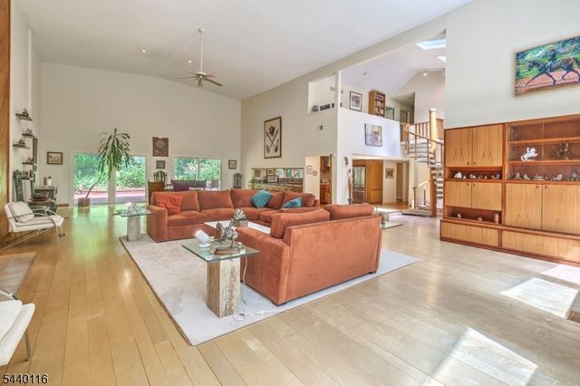 5 Thads Hill Rd, Bethlehem Twp., NJ 08827